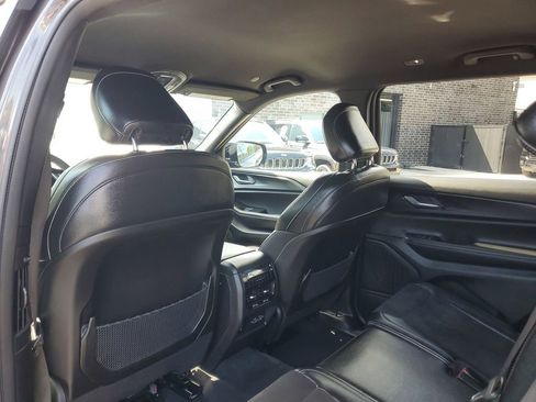 Used 2024 Jeep Grand Cherokee L Laredo AWD/4WD image 15