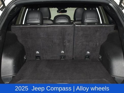 Used 2025 Jeep Compass Trailhawk AWD/4WD image 27
