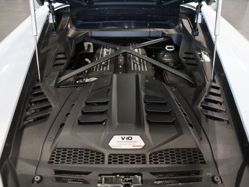 Used 2021 Lamborghini Huracan EVO AWD/4WD image 37
