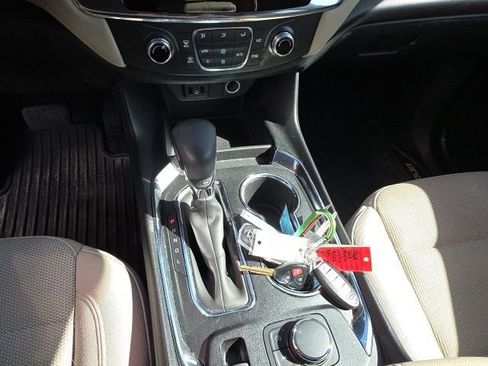 Used 2023 Chevrolet Traverse LS FWD image 18