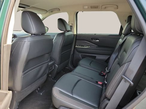 Used 2023 Nissan Pathfinder SL AWD/4WD image 9