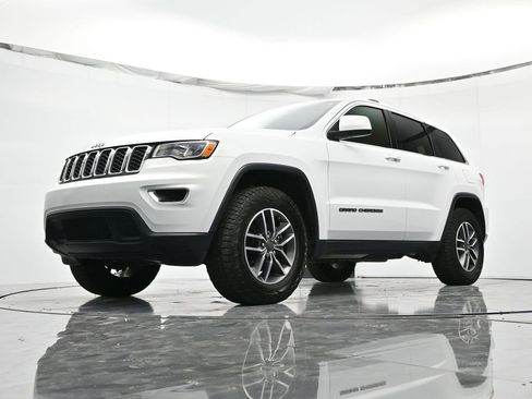 Used 2020 Jeep Grand Cherokee Laredo w/ Laredo X Package image 37