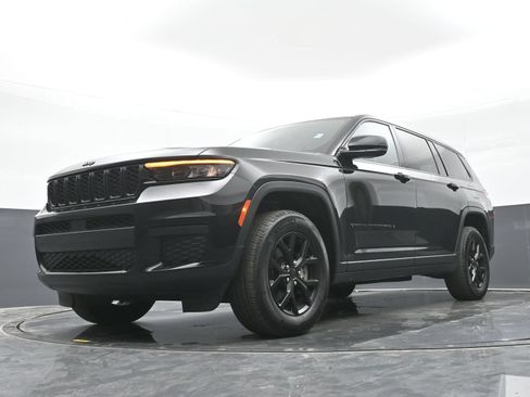 Used 2024 Jeep Grand Cherokee L Laredo AWD/4WD image 38