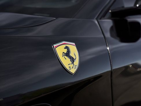 Used 2018 Ferrari GTC4Lusso image 9