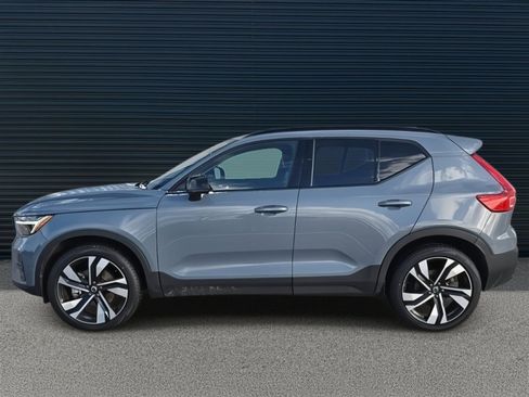Certified 2023 Volvo XC40 B5 Ultimate w/ Climate Package image 3