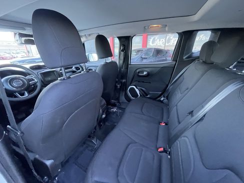 Used 2018 Jeep Renegade Latitude w/ Safety & Security Group image 12