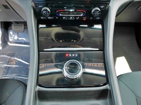 Used 2023 Jeep Grand Cherokee Laredo AWD/4WD image 25