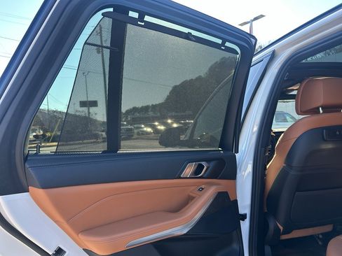 Used 2022 BMW X5 sDrive40i w/ M Sport Package image 14