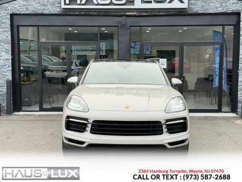 Used 2021 Porsche Cayenne Coupe AWD/4WD image 9