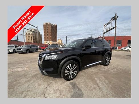 Certified 2025 Nissan Pathfinder Platinum FWD image 1