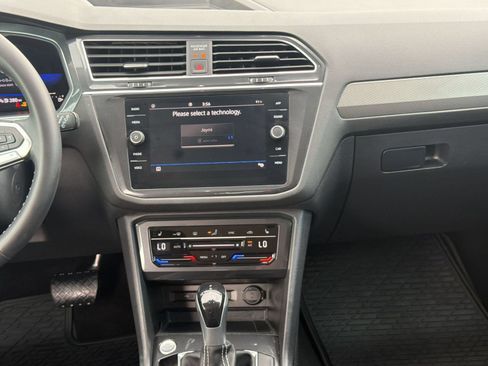 Used 2023 Volkswagen Tiguan SE FWD image 21