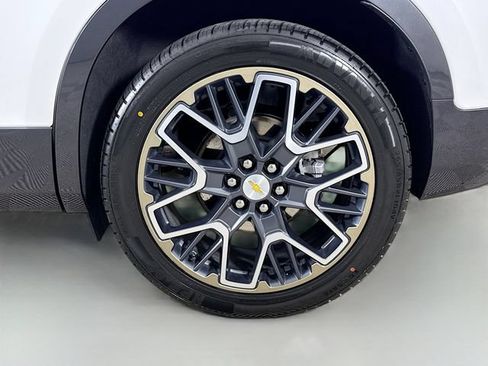 Used 2024 Chevrolet Blazer Premier w/ Enhanced Convenience Package AWD/4WD image 32