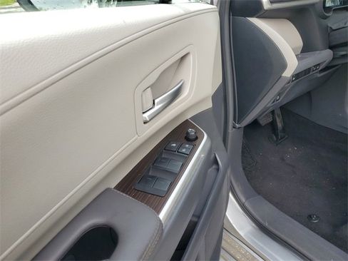 Used 2024 Toyota Sienna XLE image 11