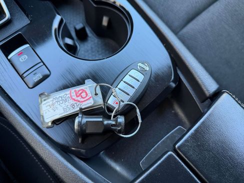 Used 2025 Nissan Rogue SV FWD image 21