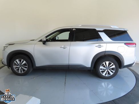 Used 2025 Nissan Pathfinder SL FWD image 7