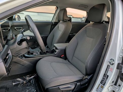 Used 2025 Kia K4 LXS image 23