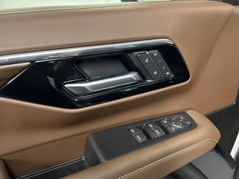 Certified 2025 Chevrolet Tahoe High Country AWD/4WD image 24