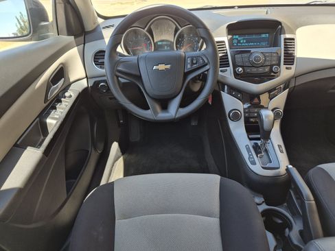 Used 2014 Chevrolet Cruze LS FWD image 9