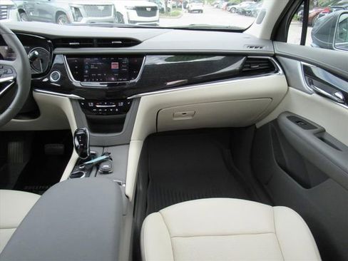 Used 2020 Cadillac XT6 Premium Luxury AWD/4WD image 14