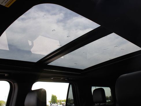 Used 2025 Ford Expedition Tremor AWD/4WD image 21
