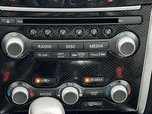 Used 2020 Nissan Pathfinder SL AWD/4WD image 4