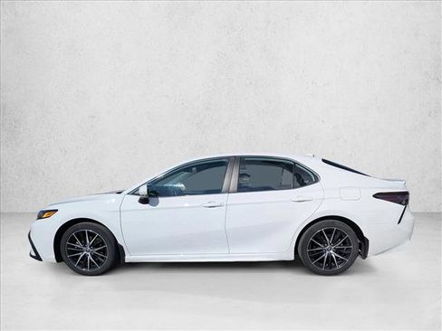 Certified 2022 Toyota Camry SE w/ Cold Weather Package image 8