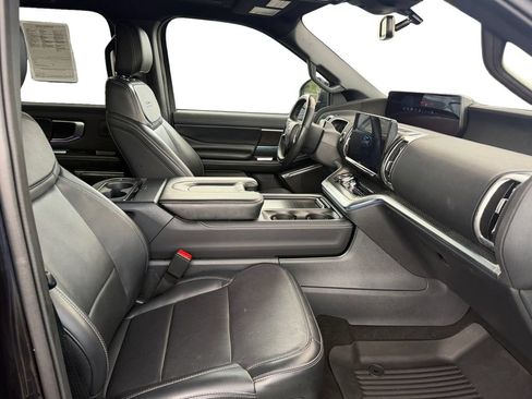 Used 2025 Ford Expedition Max Platinum w/ Stealth Performance Package AWD/4WD image 33