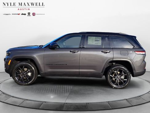 New 2025 Jeep Grand Cherokee Limited image 13