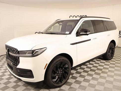 New 2025 Lincoln Navigator Reserve w/ Jet Appearance Package image 10