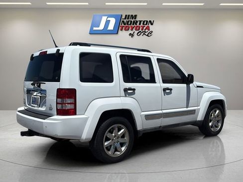 Used 2011 Jeep Liberty Limited w/ Tire & Wheel Group AWD/4WD image 5