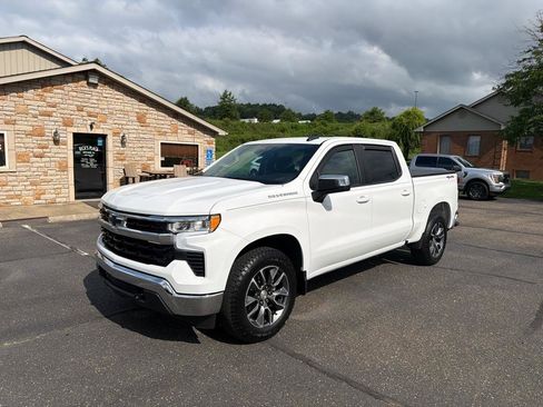 Used 2024 Chevrolet Silverado 1500 LT AWD/4WD image 2