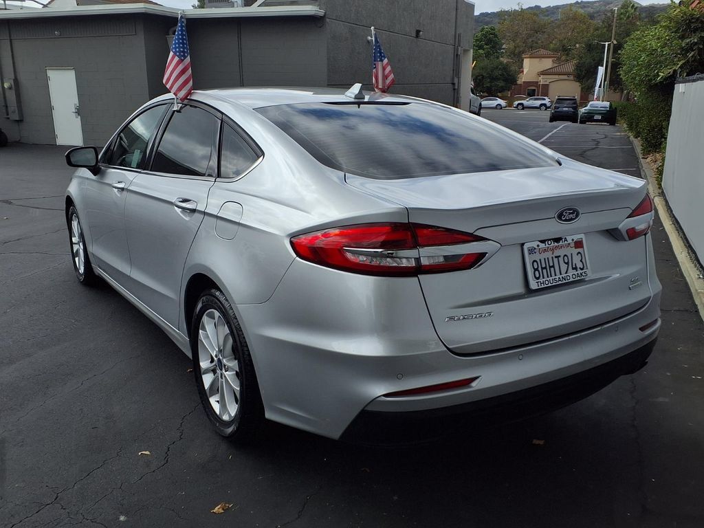 Used 2019 Ford Fusion SE FWD image 6