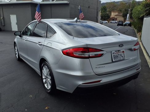 Used 2019 Ford Fusion SE FWD image 6