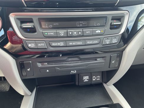 Used 2019 Honda Pilot Touring image 31