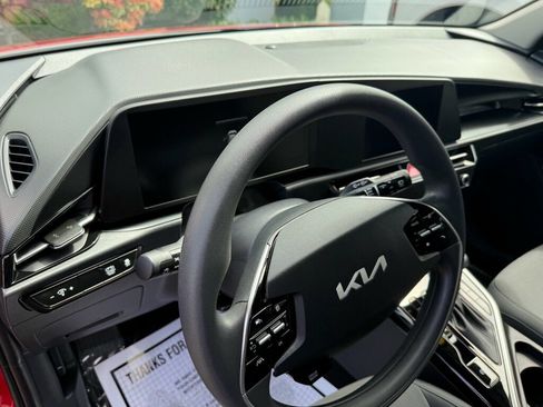 Used 2026 Kia Niro LX image 12