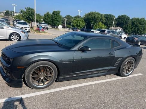 Used 2013 Chevrolet Camaro SS RWD image 2