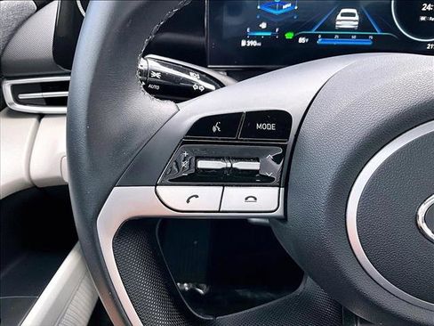 Used 2023 Hyundai Elantra Limited image 20