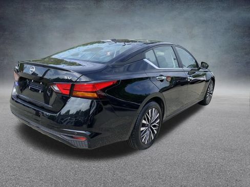 Used 2024 Nissan Altima 2.5 SV FWD image 21