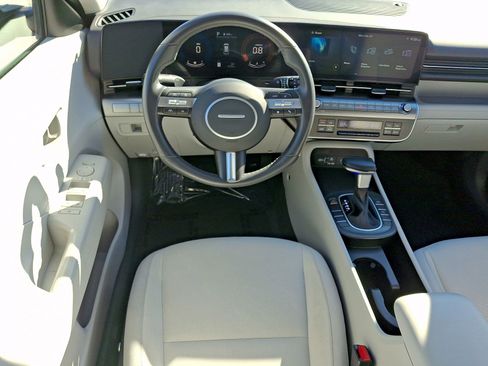 Used 2025 Hyundai Kona SEL image 10