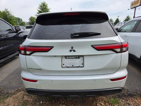 Used 2024 Mitsubishi Outlander ES FWD image 6