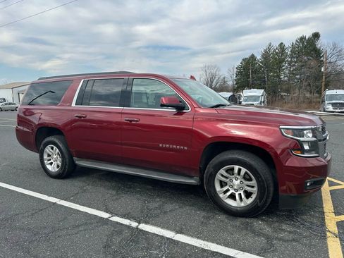 Used 2016 Chevrolet Suburban LT w/ Luxury Package image 9