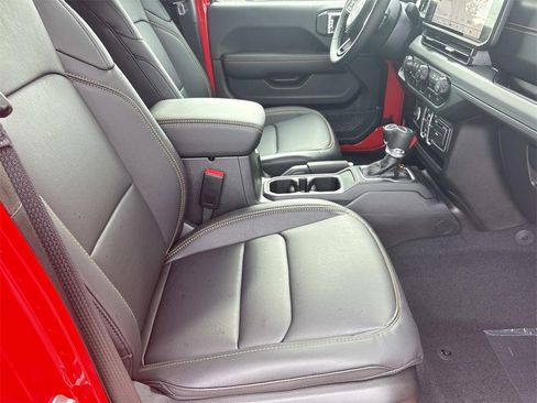 New 2025 Jeep Gladiator Sport image 13
