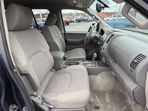 Used 2013 Nissan Frontier SV w/ SV Value Truck Pkg image 16