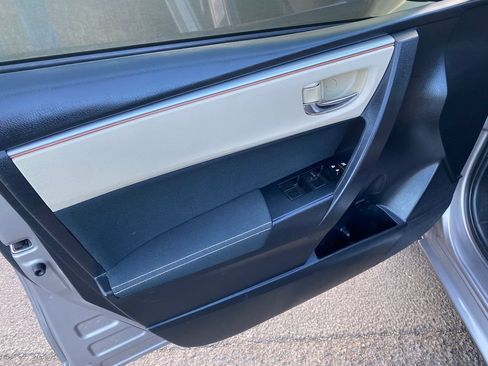 Used 2015 Toyota Corolla LE FWD image 30