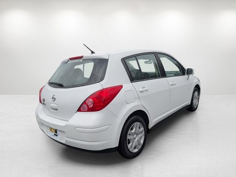 Used 2011 Nissan Versa 1.8 S image 5