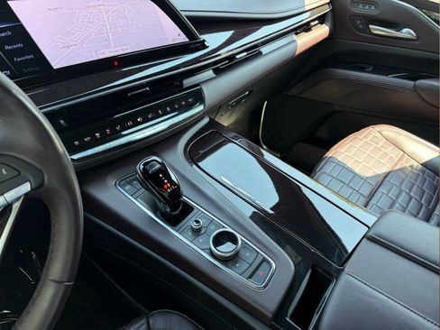 Used 2022 Cadillac Escalade ESV Sport w/ Touring Package AWD/4WD image 19