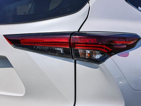 Certified 2025 Toyota Highlander XLE FWD image 27