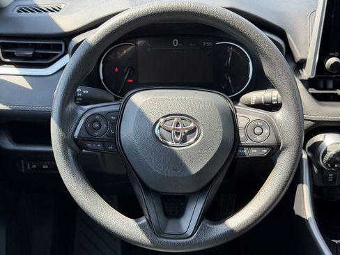 Used 2025 Toyota RAV4 XLE FWD image 15