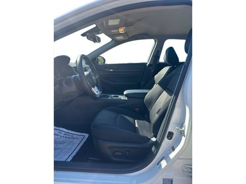 Used 2025 Nissan Altima 2.5 SV FWD image 6
