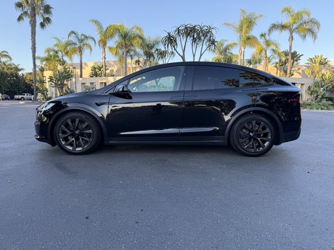 Used 2022 Tesla Model X image 3